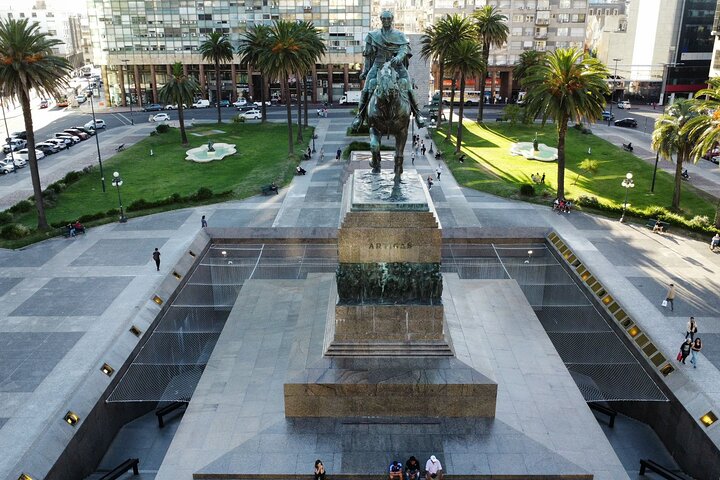 Private Have It Your Way Tour in Montevideo