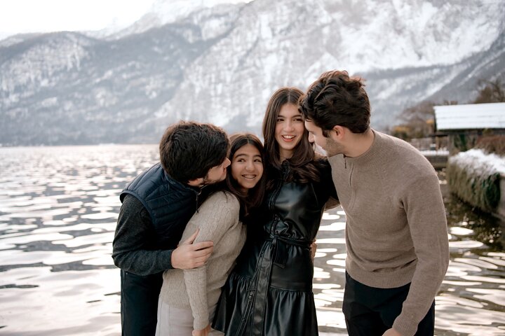 Private Vacation Photoshoot with Photographer in Hallstatt