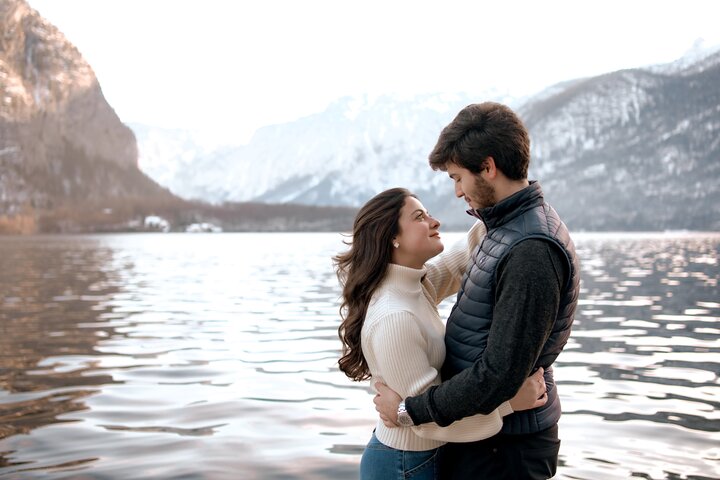 Private Vacation Photoshoot with Photographer in Hallstatt