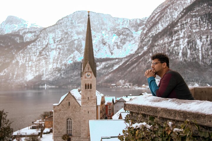 Private Vacation Photoshoot with Photographer in Hallstatt