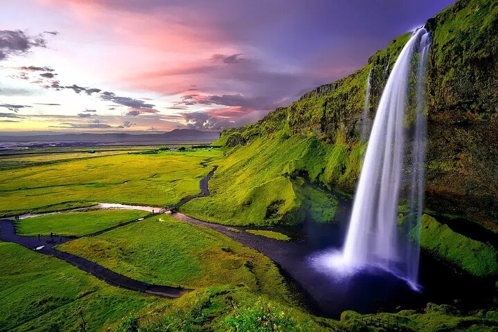Private transfer to Seljalandsfoss and Skógafoss