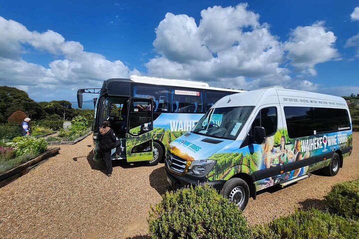 Auckland: Waiheke Island Scenic Tour 4 Vineyards, Local Guides