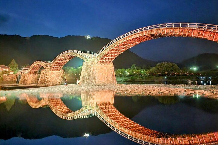 Kintai Kyo Bridge and Iwakuni Castle with Local Guide