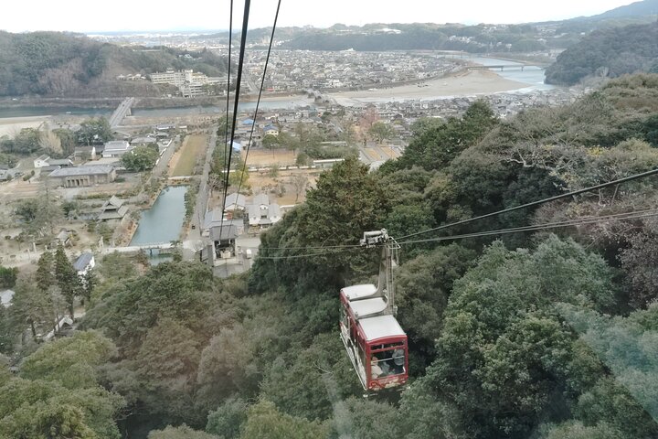 Kintai Kyo Bridge and Iwakuni Castle with Local Guide