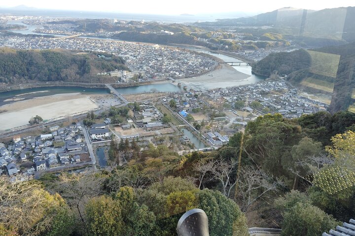 Kintai Kyo Bridge and Iwakuni Castle with Local Guide