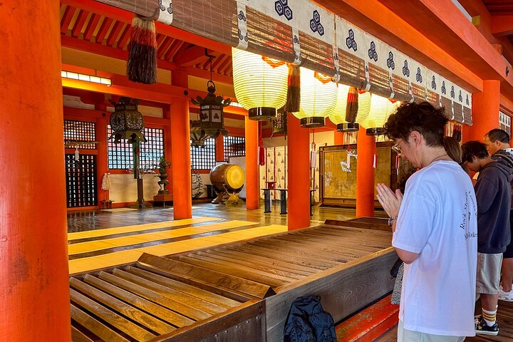 Hiroshima and Miyajima Day Trip with Itsukushima Shrine & Ferry