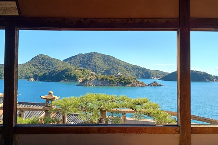 Tomonoura Hidden Gem Private Tour: Historic Seaside Japan