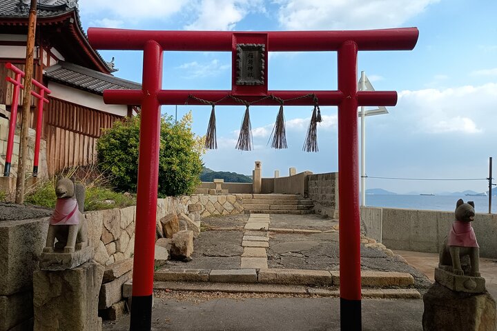 Tomonoura Hidden Gem Private Tour: Historic Seaside Japan
