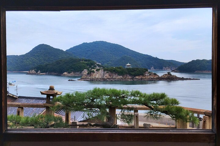 Tomonoura Hidden Gem Private Tour: Historic Seaside Japan