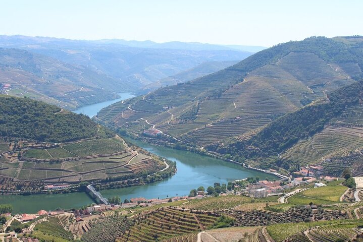 PRIVATE DOURO WINE EXPERIENCE An Immersive Full-Day Journey