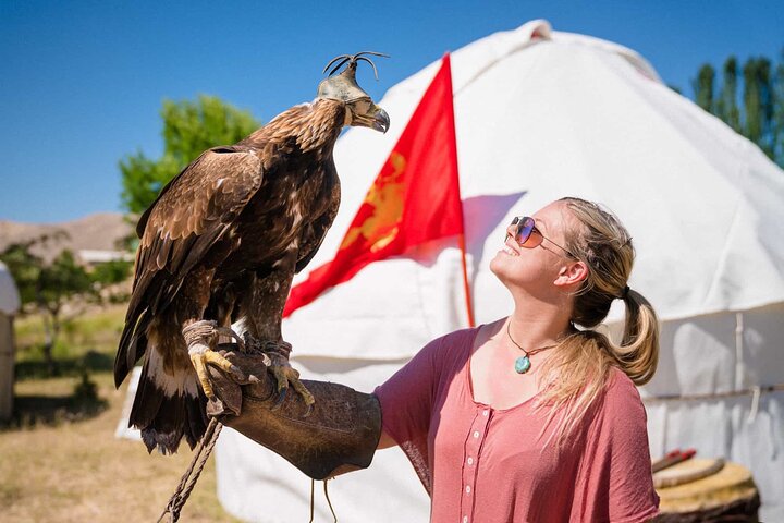 2-Day Issyk Kul Small Group Tour with Yurt Stay and Eagle Show