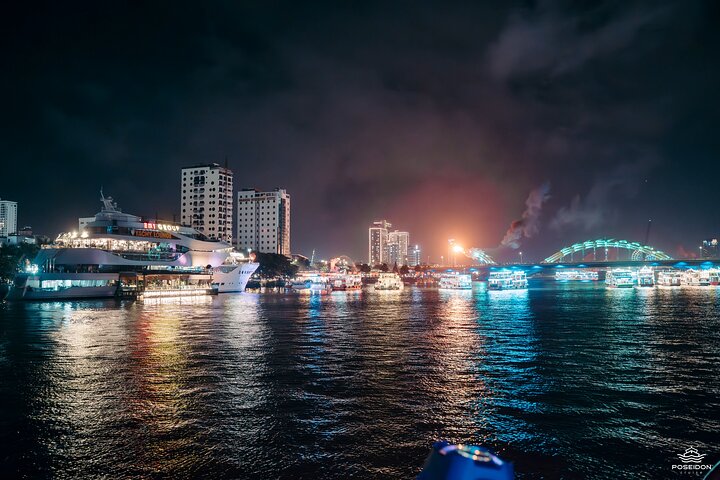 Da Nang: Poseidon Cruise with Dinner and Dragon Bridge Show