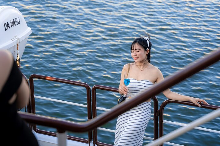 Da Nang: Poseidon Cruise with Dinner and Dragon Bridge Show