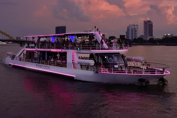 Da Nang: Poseidon Cruise with Dinner and Dragon Bridge Show