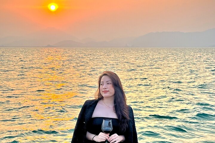 Da Nang: Poseidon Cruise with Dinner and Dragon Bridge Show