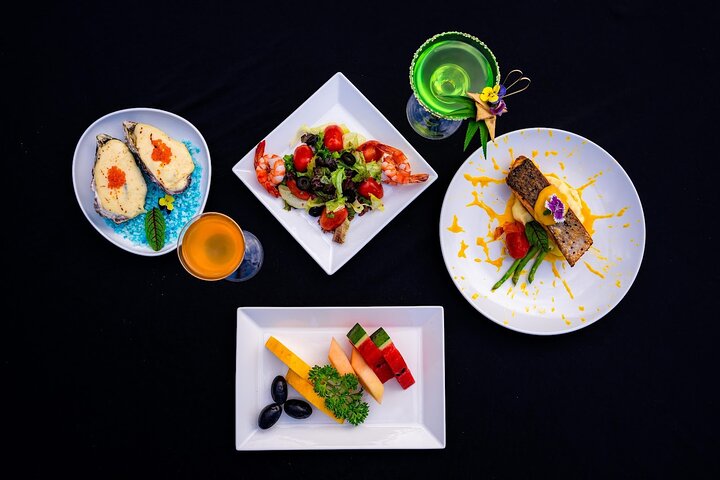 Da Nang: Poseidon Cruise with Dinner and Dragon Bridge Show