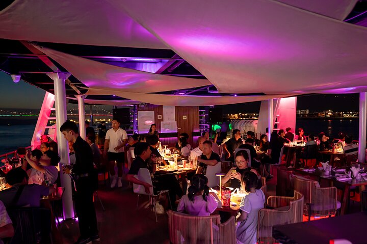 Da Nang: Poseidon Cruise with Dinner and Dragon Bridge Show