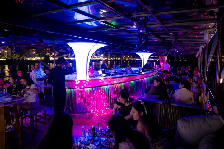 Da Nang: Poseidon Cruise with Dinner and Dragon Bridge Show