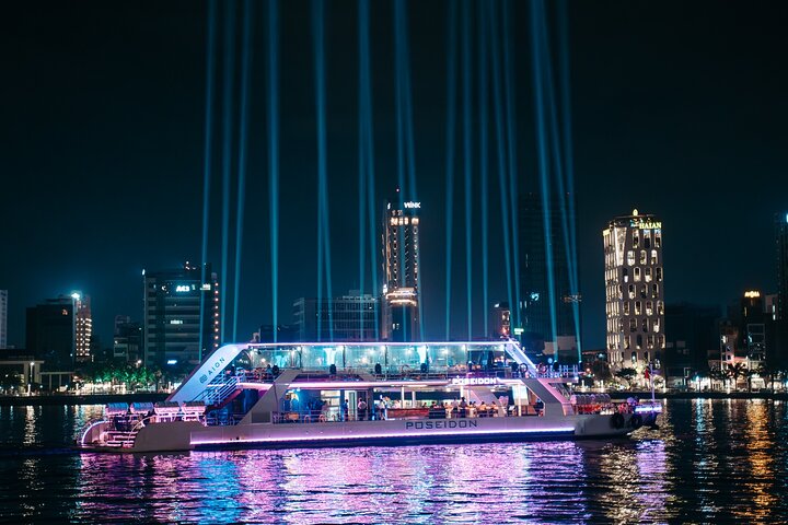 Da Nang: Poseidon Cruise with Dinner and Dragon Bridge Show
