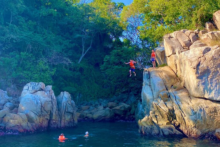 Snorkeling at Los Arcos 5 islands Hidden Beach and Cliff Jumping