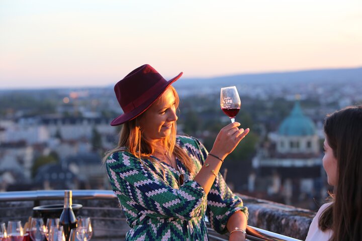 Tasting 5 Burgundy wines granted from regional cheeses