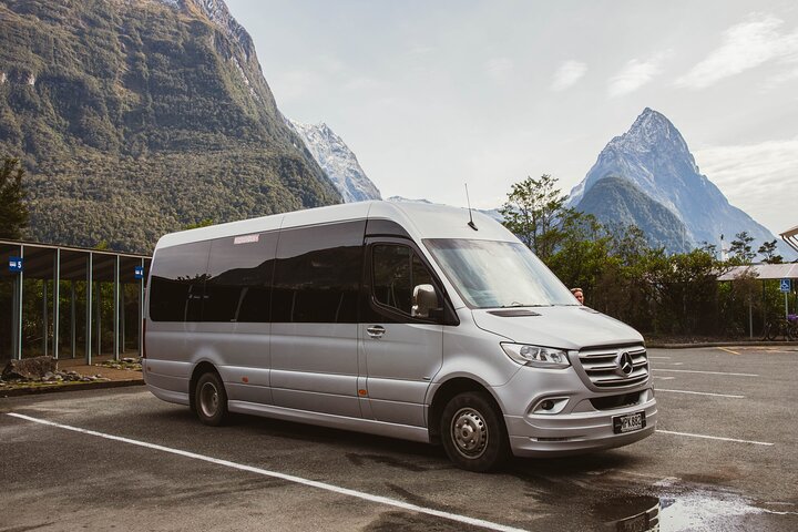 Milford Sound Coach, Cruise and Flight Sightseeing Tour from Queenstown