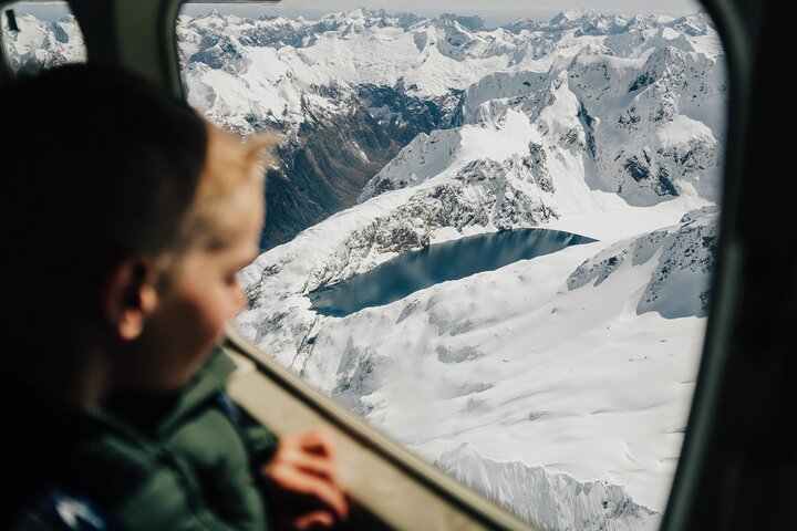 Milford Sound Coach, Cruise and Flight Sightseeing Tour from Queenstown