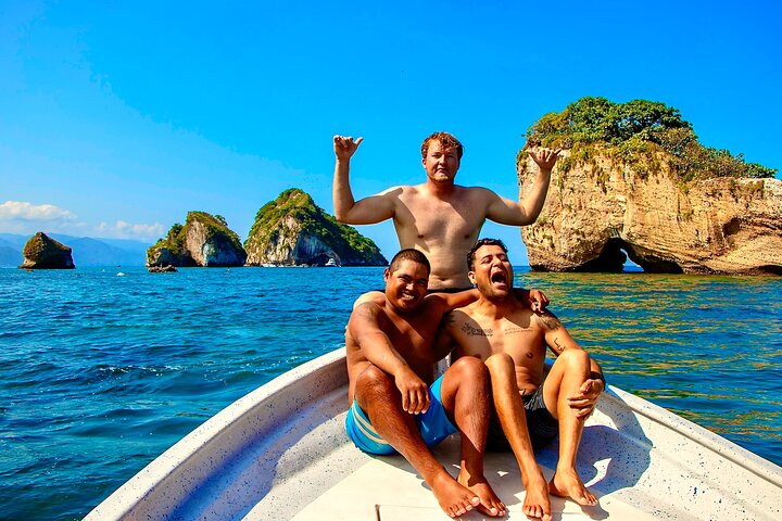 Yelapa Adventure, Los Arcos, Snorkeling and Village Discovery!