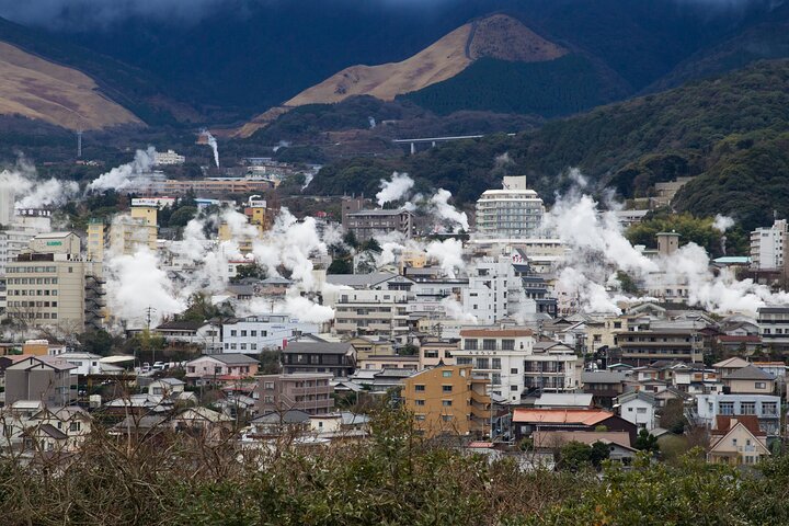 Beppu Hot Springs Bath and Make Jigokumushi Dish in Kyushu Japan