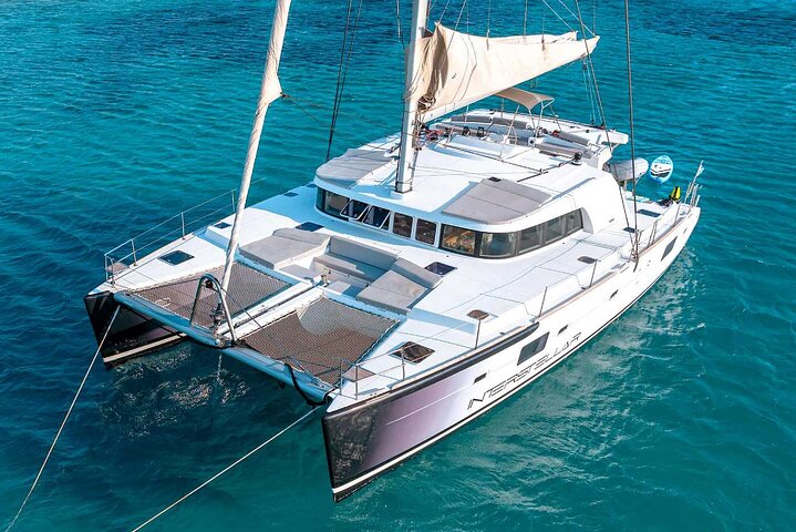 Premium Catamaran Tours, 8-flavor Feast & Drinks, Limited guests!