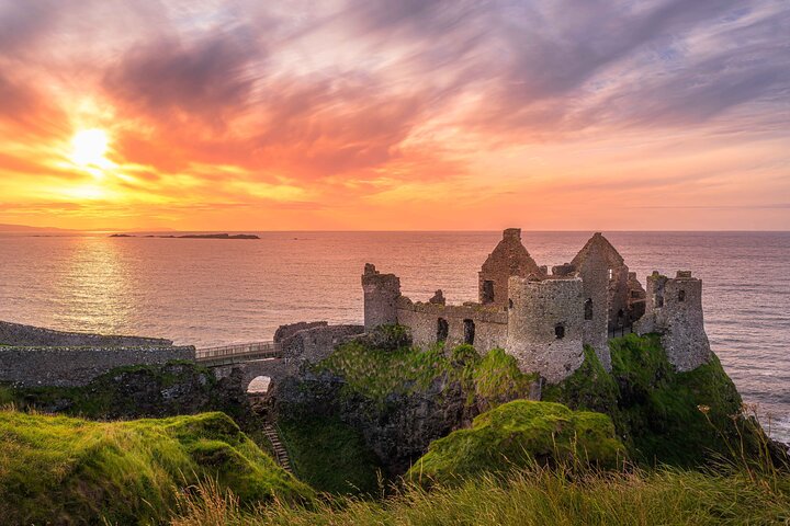Giants Causeway and Castles from Belfast: Guided Tour