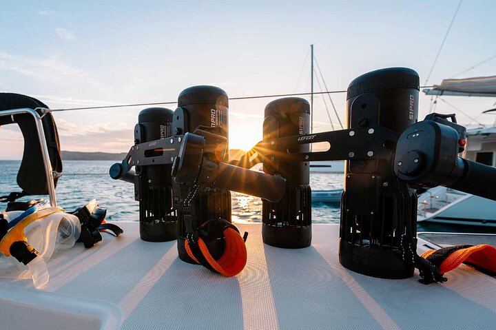 Premium Catamaran Tours, 8-flavor Feast & Drinks, Limited guests!
