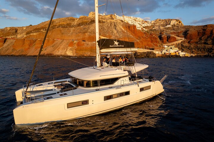 Half-Day Exclusive Catamaran Cruise in Santorini with Meal and Open Bar