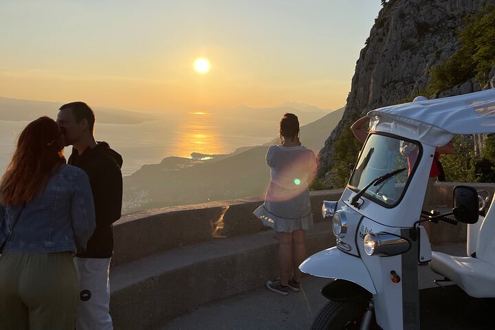 Makarska: Skywalk Tour with a Tuk Tuk - Skip the line ticket