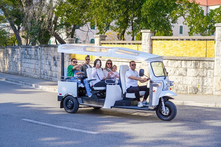 Makarska: Skywalk Tour with a Tuk Tuk - Skip the line ticket