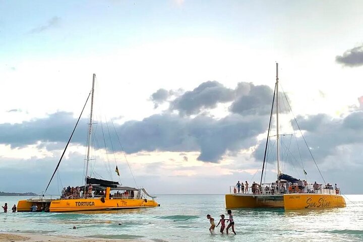 Party Catamaran: OpenBar, Music, Negril Beach, Rick's Cafe, Reef