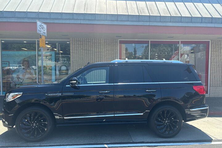 6-hour Private Luxury SUV Wine Tour in Napa Or Sonoma Valley
