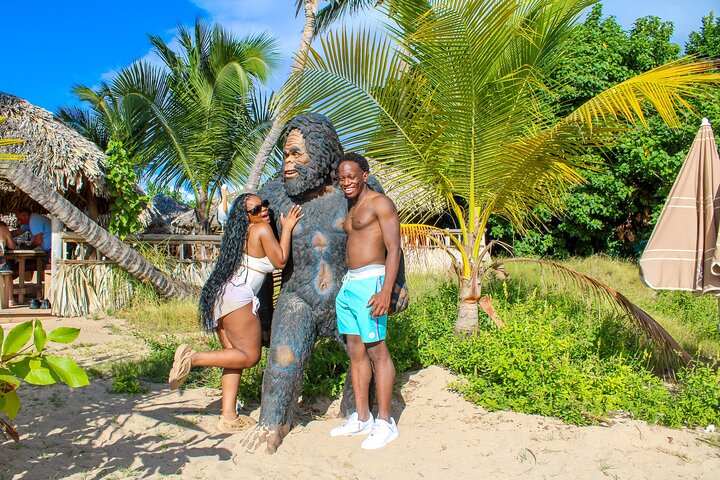 All-Inclusive Local Guided Pinel Island Tour