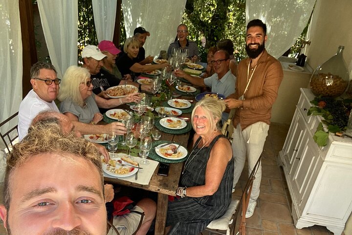 Tuscan Wine Tour in Lucca by van