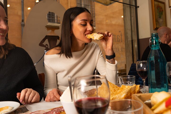Bologna Small-Group Food Tour with Full Meal & Local Food Expert