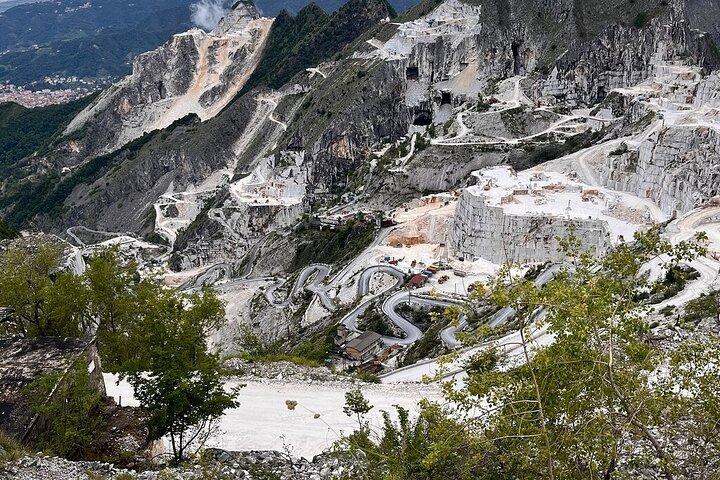 Carrara: Exclusive Marble Cave Tour Adventure in a 4x4