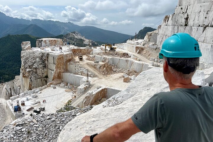 Carrara: Exclusive Marble Cave Tour Adventure in a 4x4