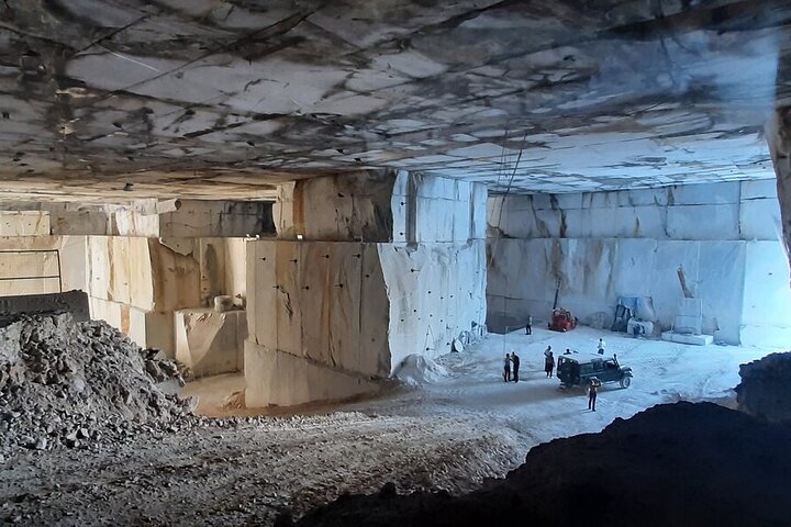 Carrara: Exclusive Marble Cave Tour Adventure in a 4x4