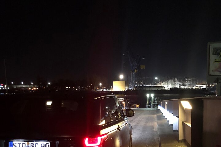 From Kiel: private Hamburg 6hour-Tour with a former Policeman