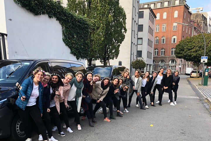 From Kiel: private Hamburg 6hour-Tour with a former Policeman
