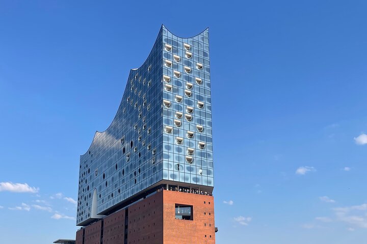 From Kiel: private Hamburg 6hour-Tour with a former Policeman
