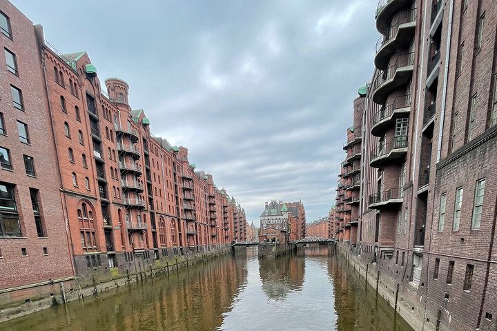 From Kiel: private Hamburg 6hour-Tour with a former Policeman
