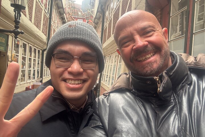 From Kiel: private Hamburg 6hour-Tour with a former Policeman