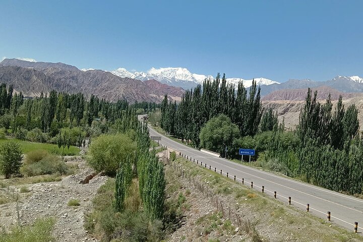 Day Trip to Baisha Lake and Karakul Lake with Private Car