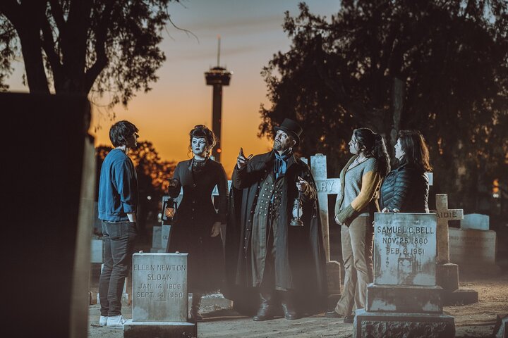 The Haunted Ghost Bus Tour in San Antonio